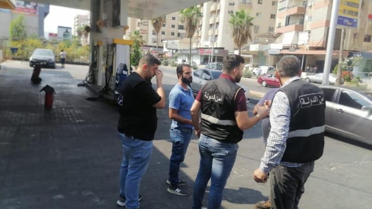 دورية لأمن الدولة تجبر محطات على فتح أبوابها