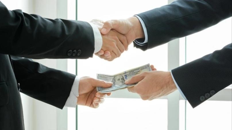 حين تكون محاربة الفساد "عالقِطعة"...