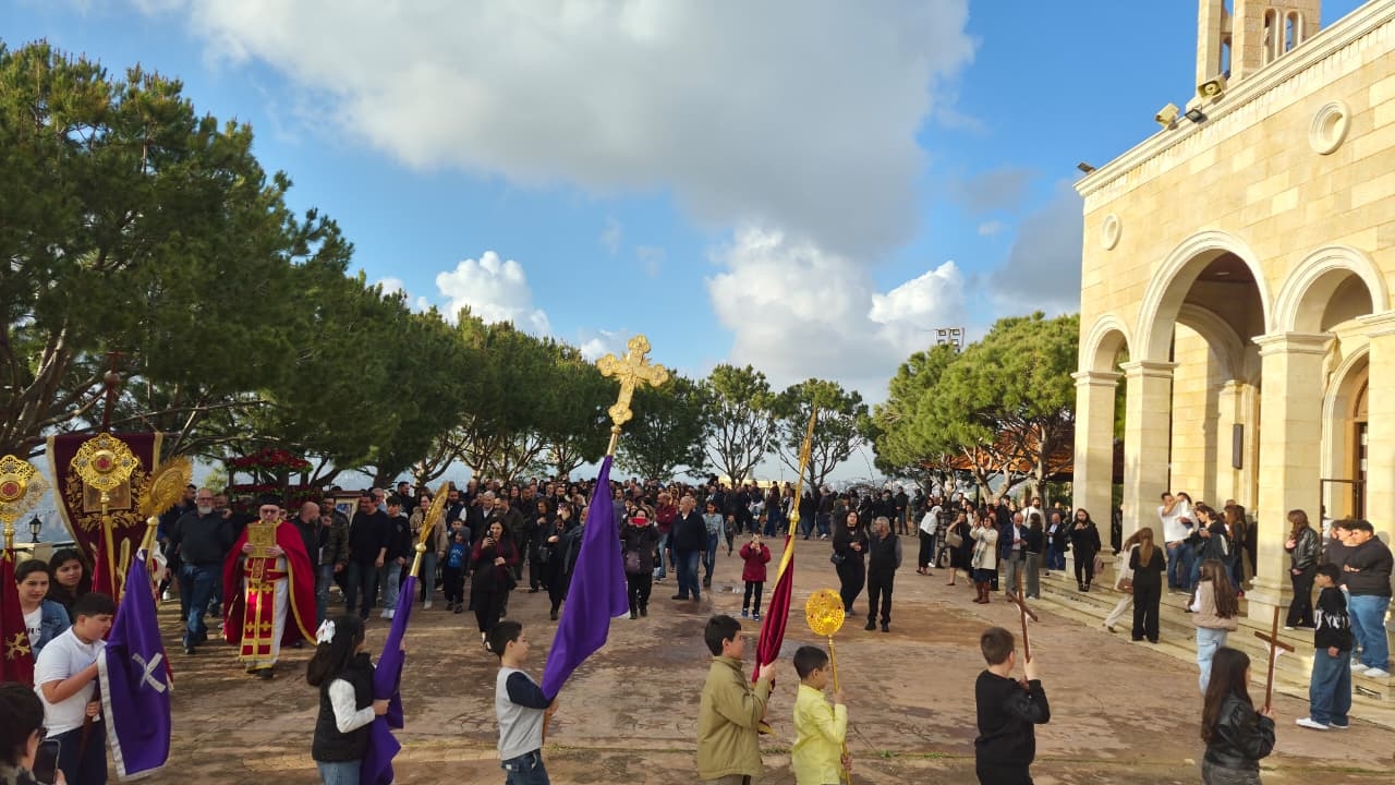 رعية الشويفات للروم الأرثوذكس احتفلت بخدمة جنّاز المسيح