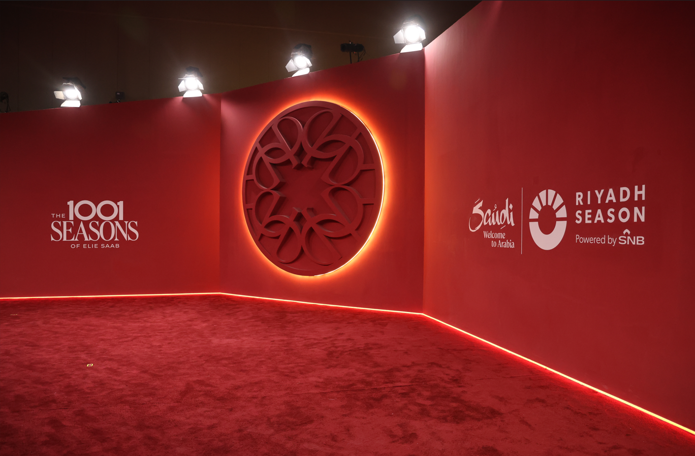 جيلبير حداد... مصمّم الحفلات الذي أضفى سحرًا على عرض إيلي صعب في الرياض