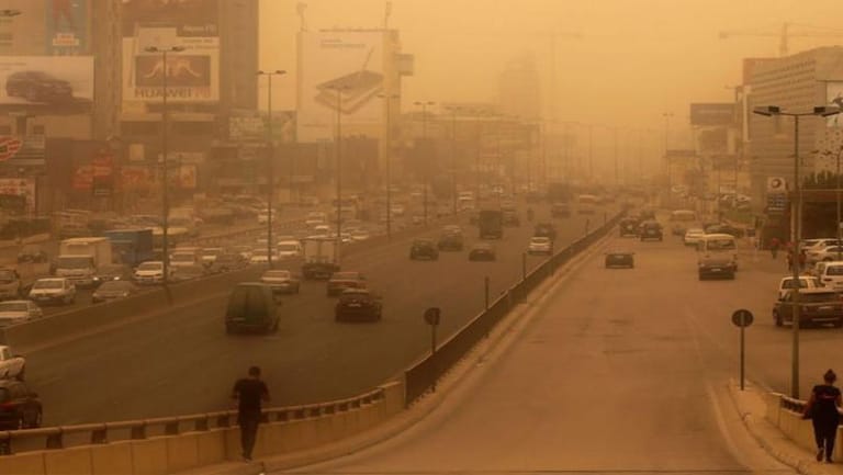 ربيعُ نيسان مُتقلّب... ورياح خماسينيّة الأحد!