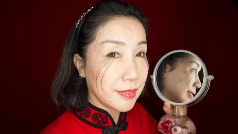 Woman With World’s Largest Eyelashes Breaks Own Record