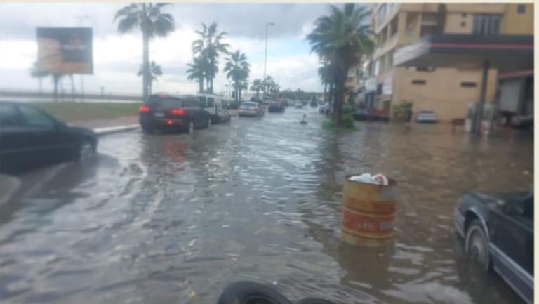 الأمطار حوّلت الطرقات الى مستنقعات في صيدا وصور