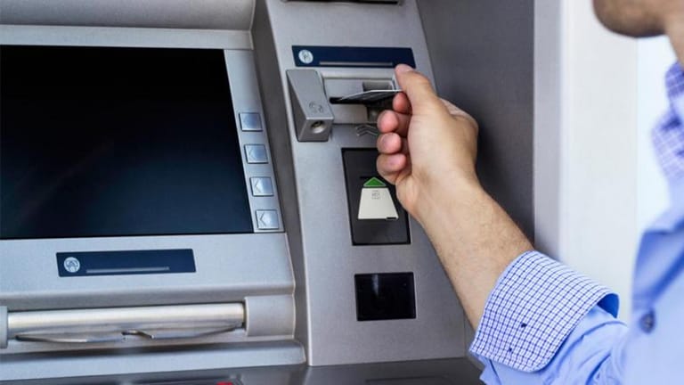 انحرافات ماليّة كبيرة... ومخاوف المودعين ترتفع