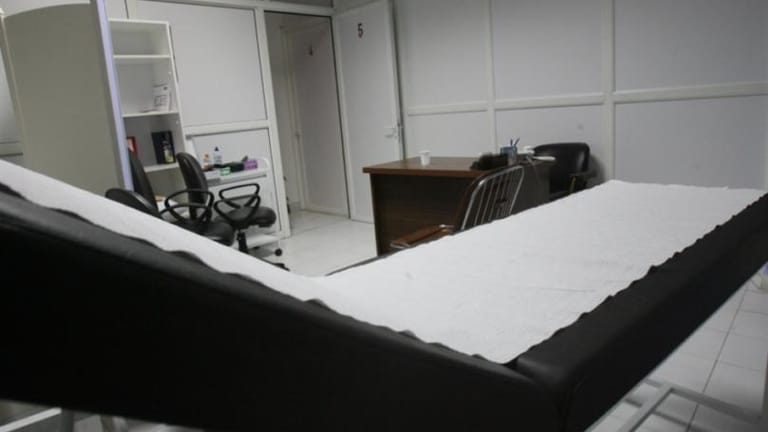 أطبّاء لا يستقبلون إلا الأغنياء والمغتربين!