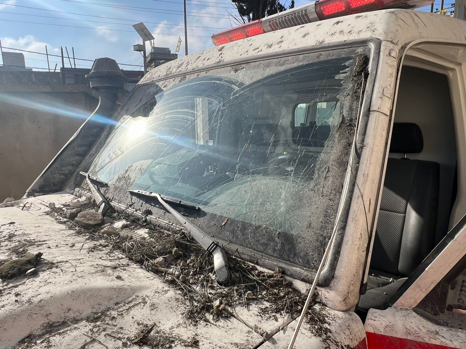 بالصّور: فرق الصليب الأحمر تتعرّض للاستهداف