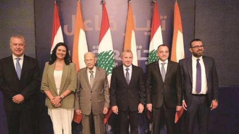 إحتفال التنصيب... باسيل "يخلع" عون