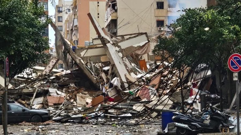 بالصورة- انهيار مبنى في حارة حريك