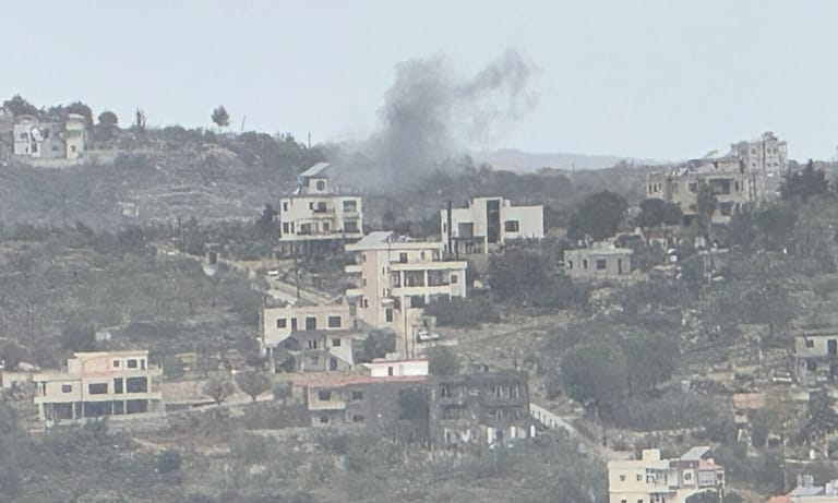 إلقاء قنبلة صوتية على عيترون