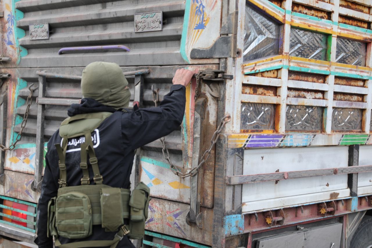 بالصور: إحباط عملية تهريب أسلحة من سوريا إلى لبنان