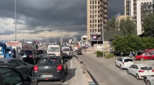 Suffocating traffic jam from downtown Beirut towards Électricité du Liban, due to the road being closed at the Statue of the Immigrant