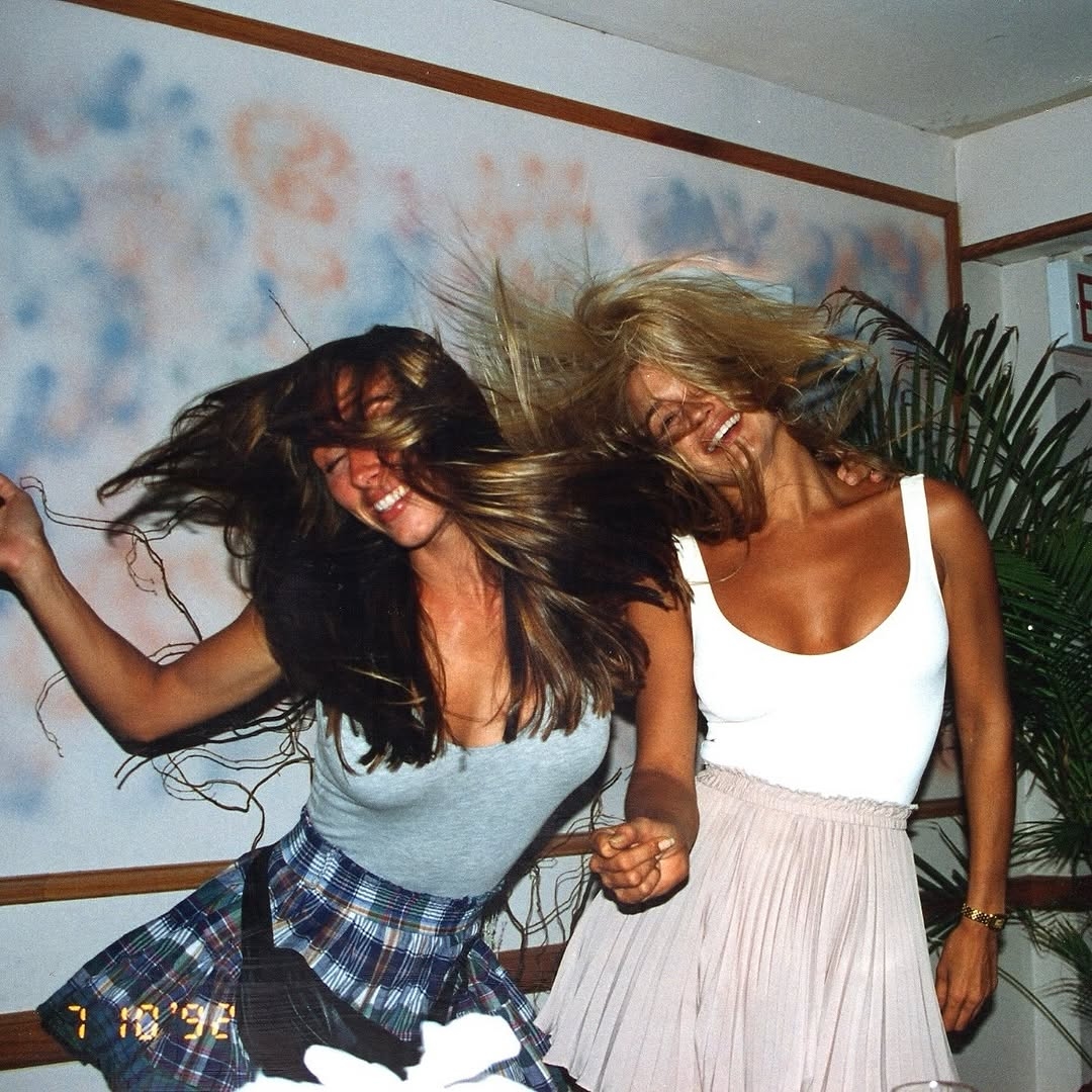 بيلا حديد تُعايد والدتها يولاندا: "ملكة عالمي"