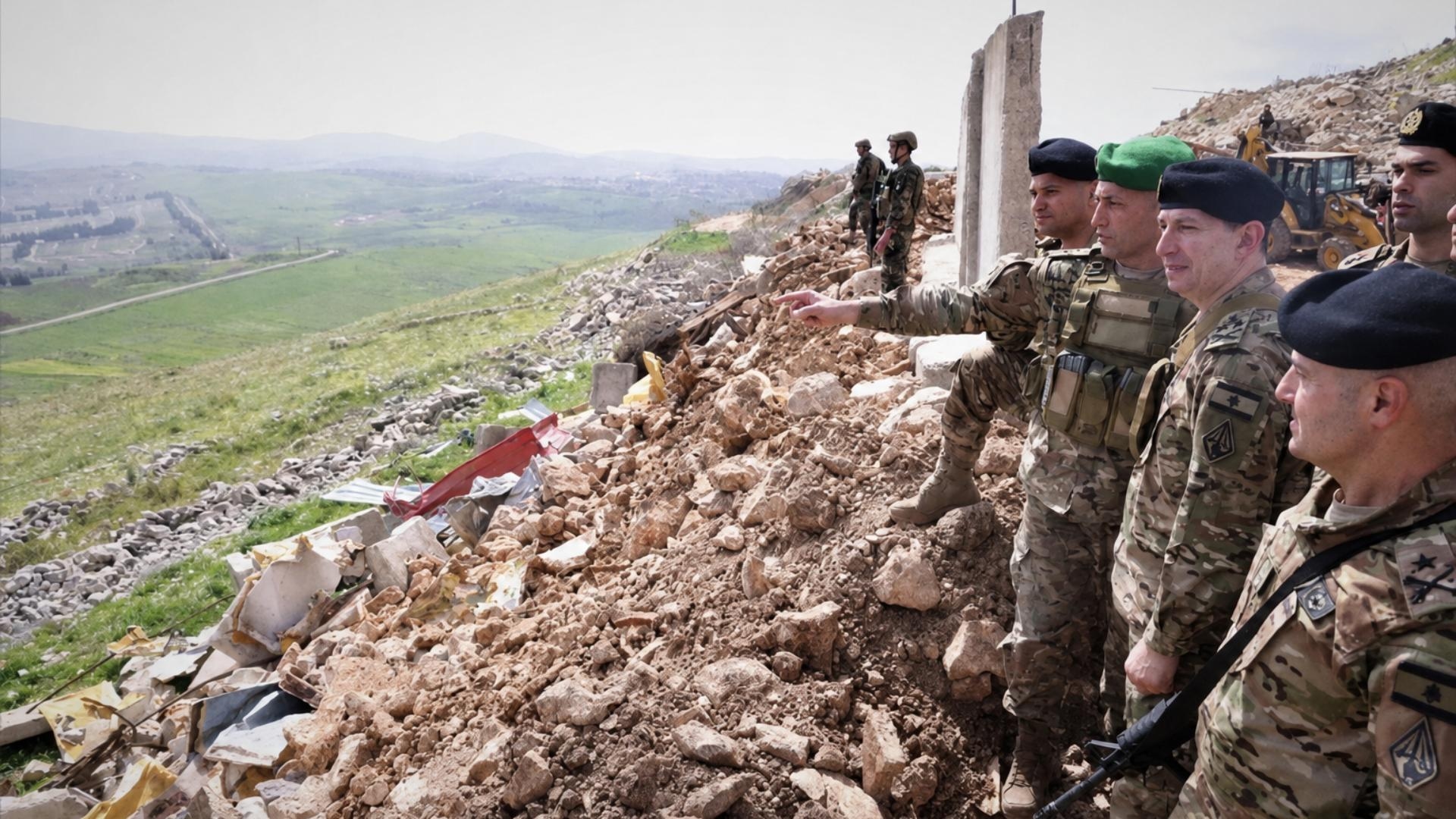 حين نحبّ الجيش كثيراً… نعتَب