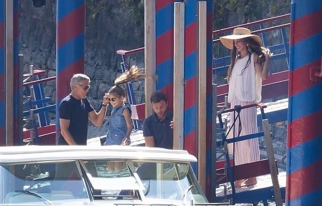 قبيل عرض فيلمه في فينيسيا... مشاهير هوليوود في ضيافة عائلة جورج كلوني في إيطاليا!