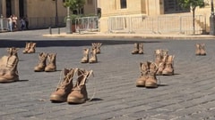 بالفيديو: "رنجرات" عسكريّة أمام البرلمان