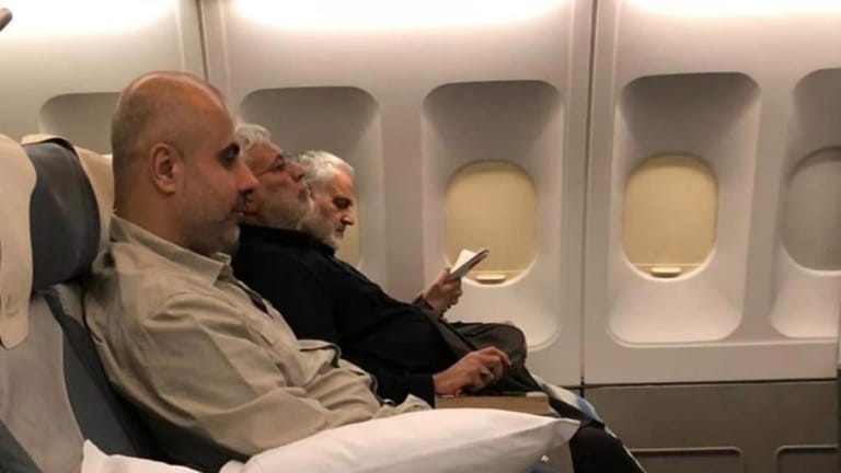 بالصّورة: "المُستهدف" مع سليماني في الطائرة...