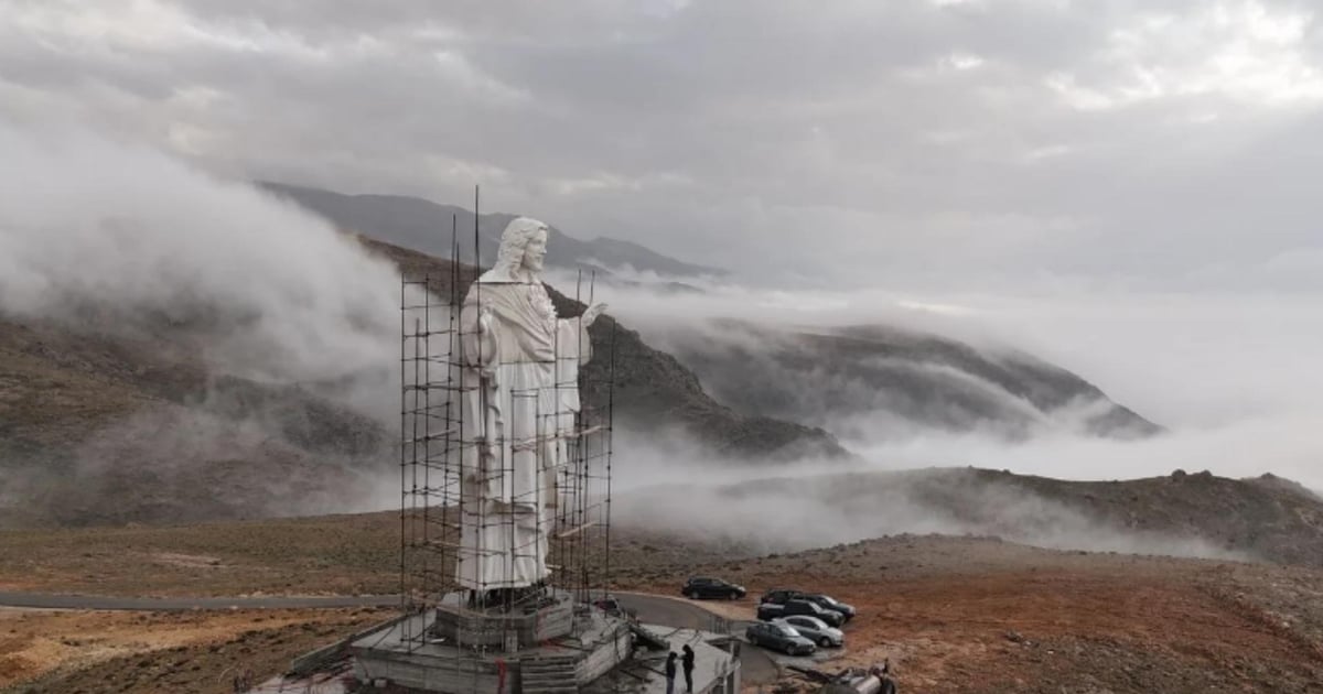 القاع ترفع رسالتها من على جبل الصليب