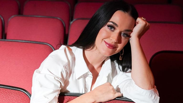 كايتي بيري تبيع أرشيفها الغنائي بـ 225 مليون دولار