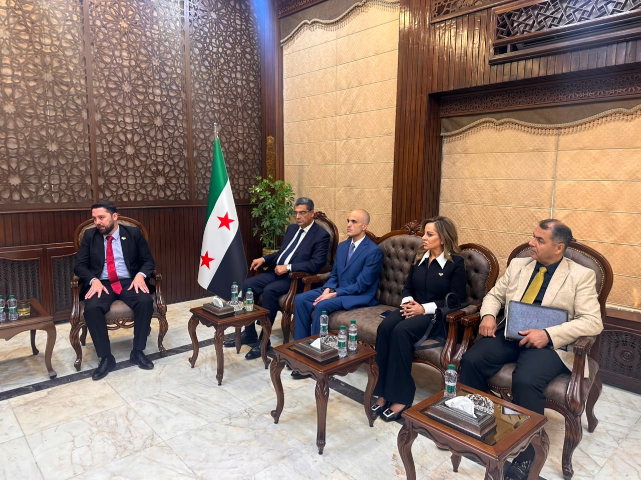 بالصور: استقبال رسمي لوزير الاقتصاد في جديدة يابوس