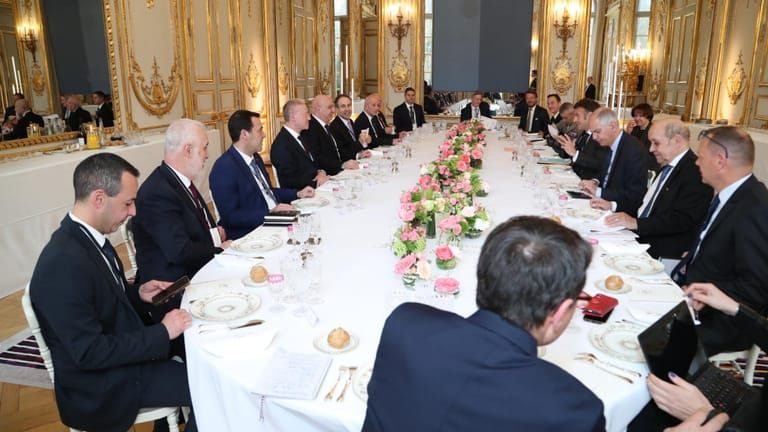 غداء عمل بين عون وماكرون... "لبنان يستعد"