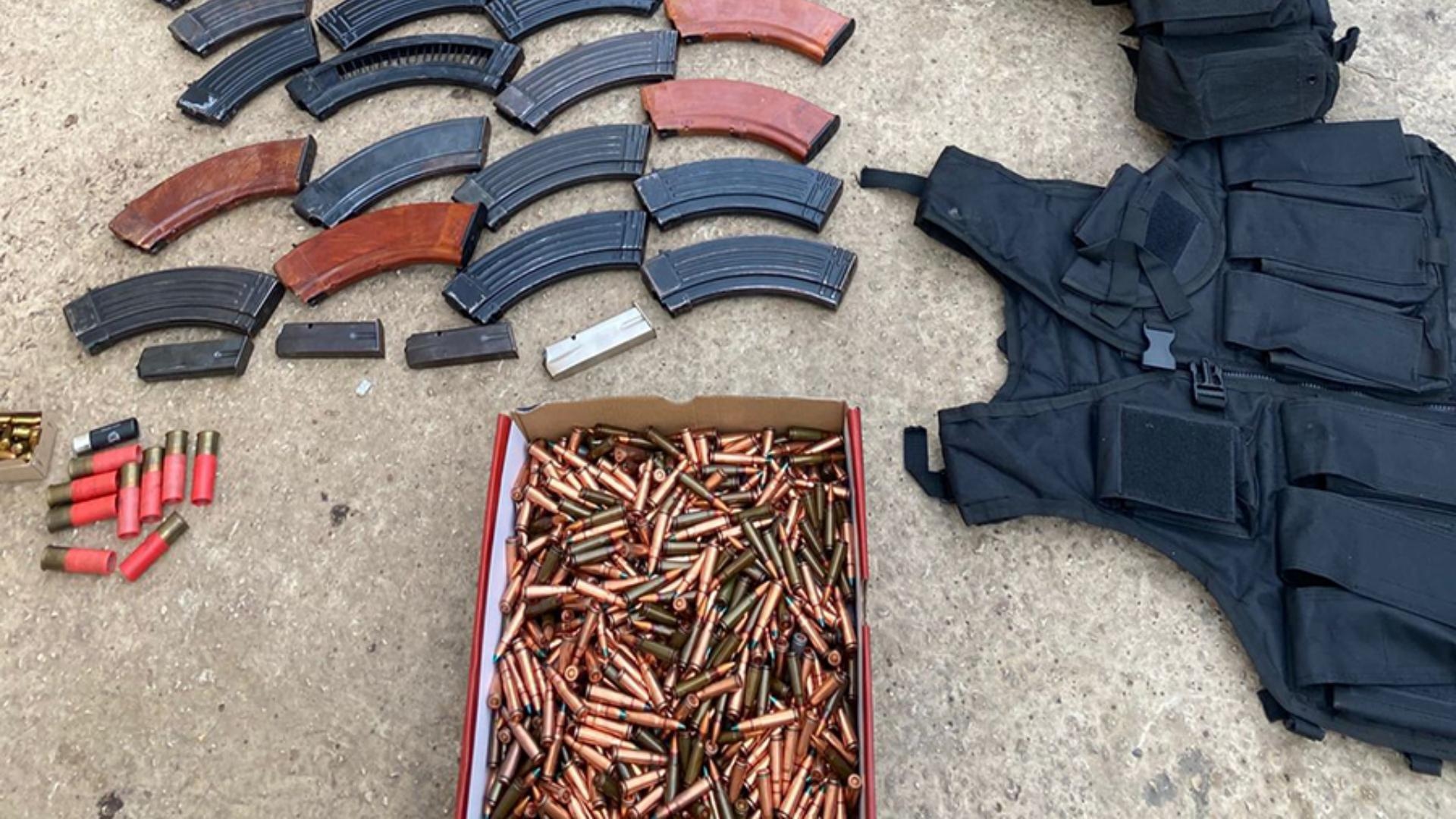 مداهمات للجيش... بالصور: أسلحة وذخائر حربيّة