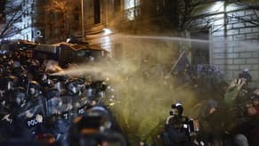 بالفيديو: إشتباكات بين الشرطة ومتظاهرين