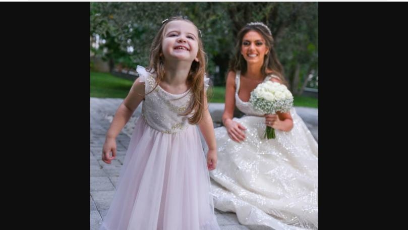 نانسي عجرم بصور عائلية لافتة من زفاف شقيقها