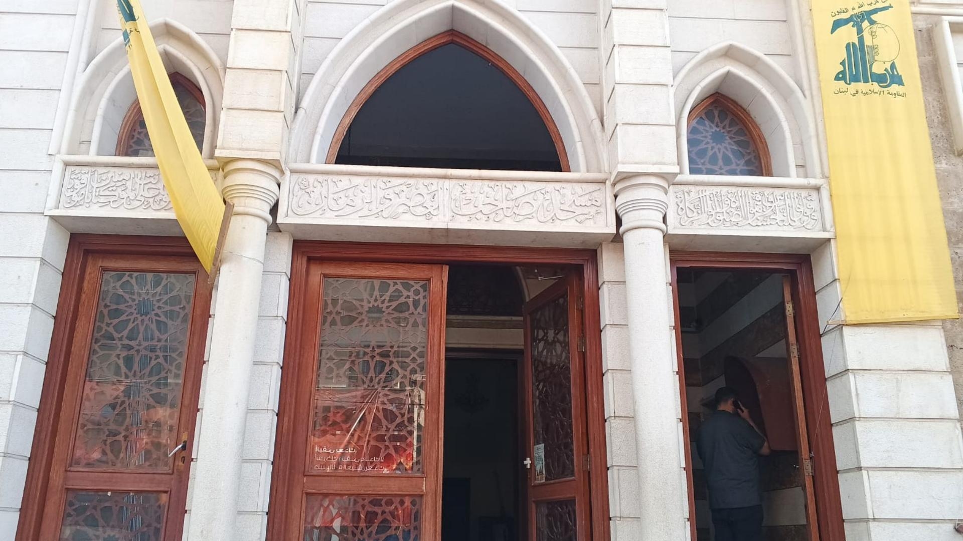 بالصور: بعد الغارات على شمسطار... أضرار في المسجد والمنازل