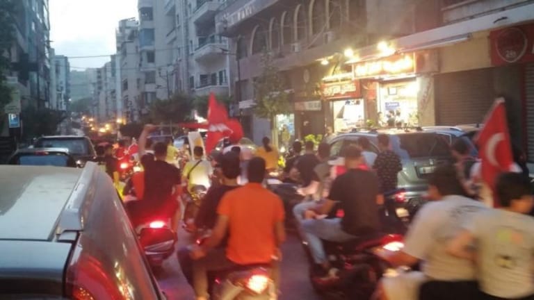 لبنان يحتفل بفوز أردوغان