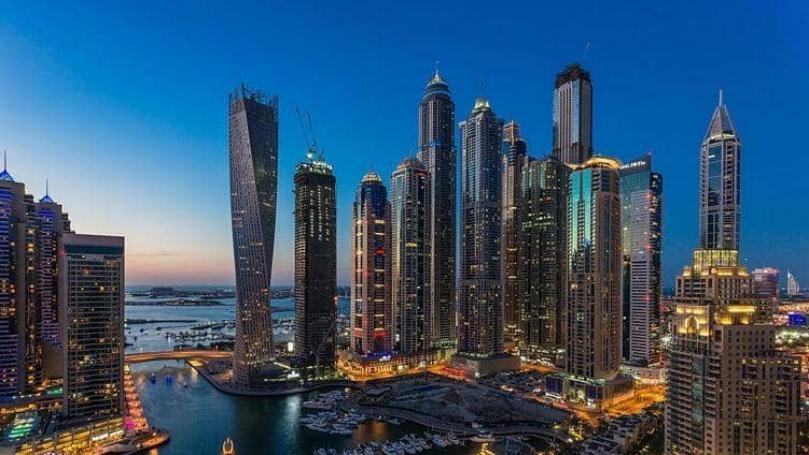بين دبي وبيروت... خيانة وطن