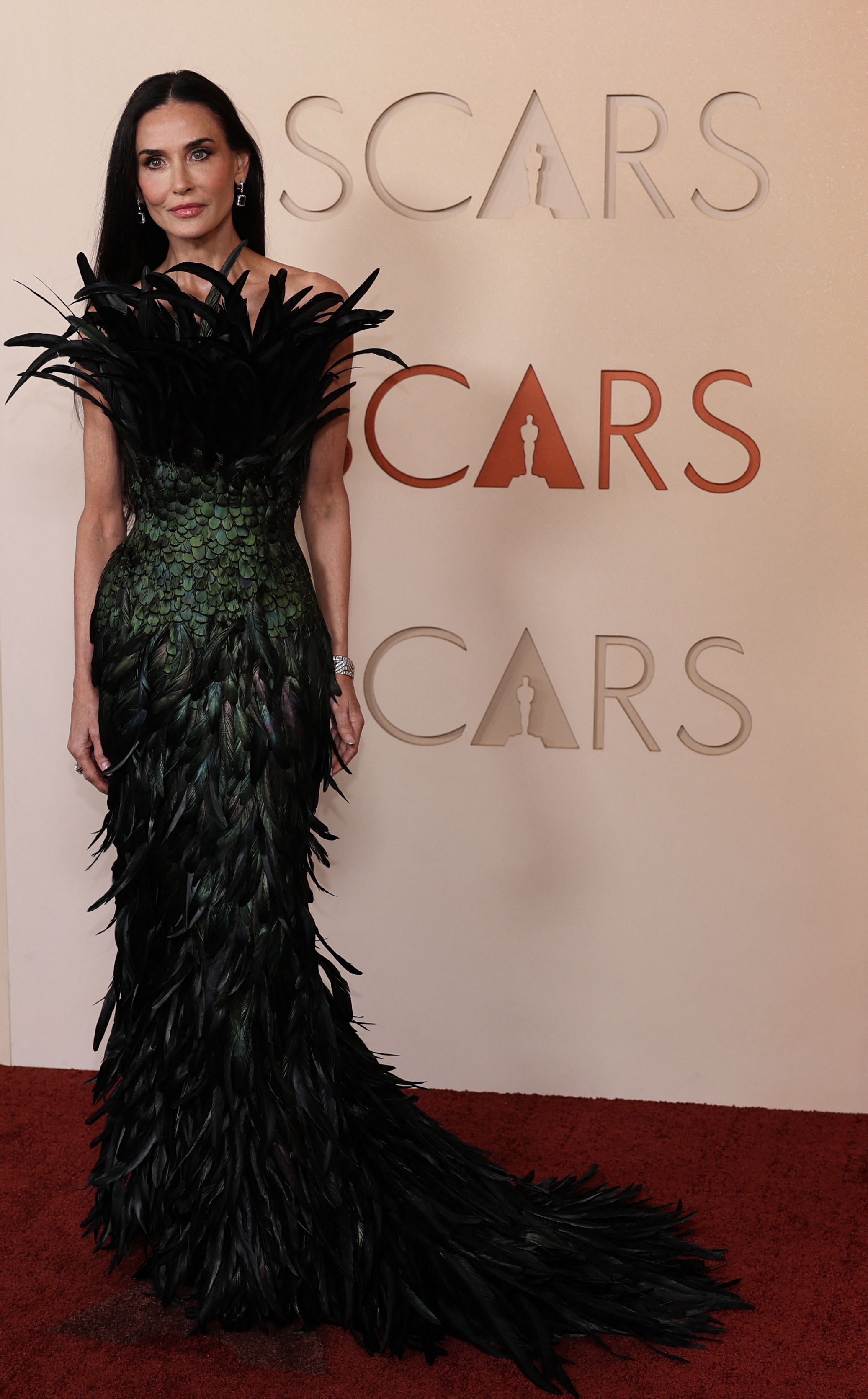 نجمات العالم يخطفن الأضواء على سجادة حفل الأوسكار 2026