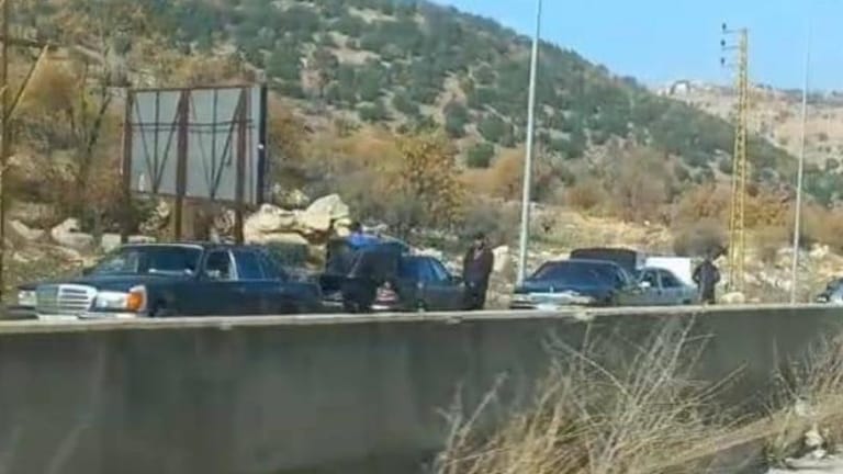 بنزين لبنان إلى سوريا... بالسيارات والباصات