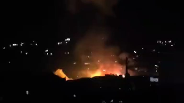 How many were injured in the two airstrikes on Nabatieh al-Fawqa and Zawtar?