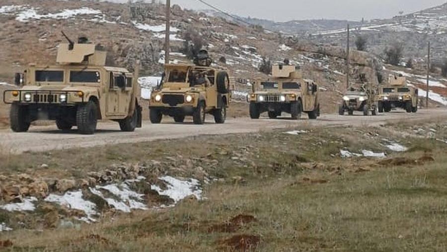 بالصور: بعد استهداف أحد مراكزه... الجيش يردّ