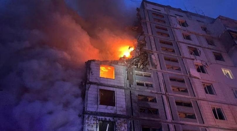 Russian air strikes on western Ukraine kill at least three