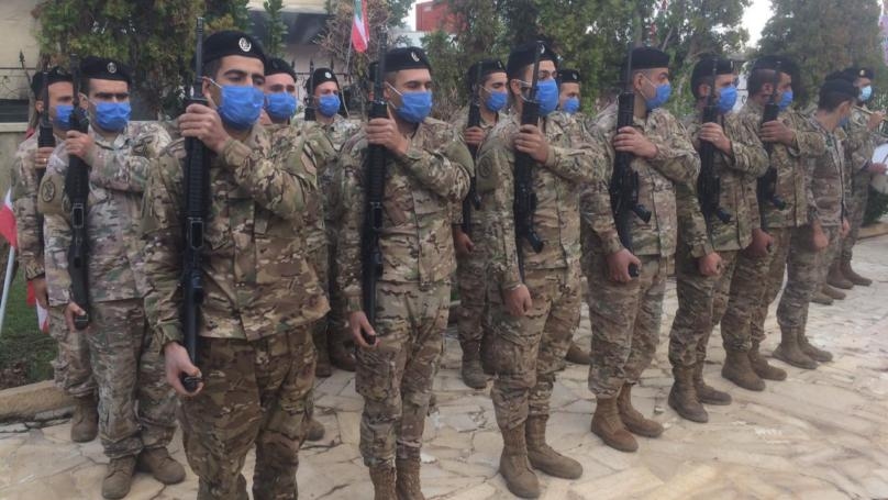 إكليل على ضريح صبري حمادة