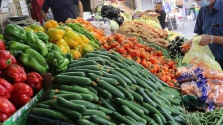 أسعار الخضار "تحلّق"... والفاكهة "نار"