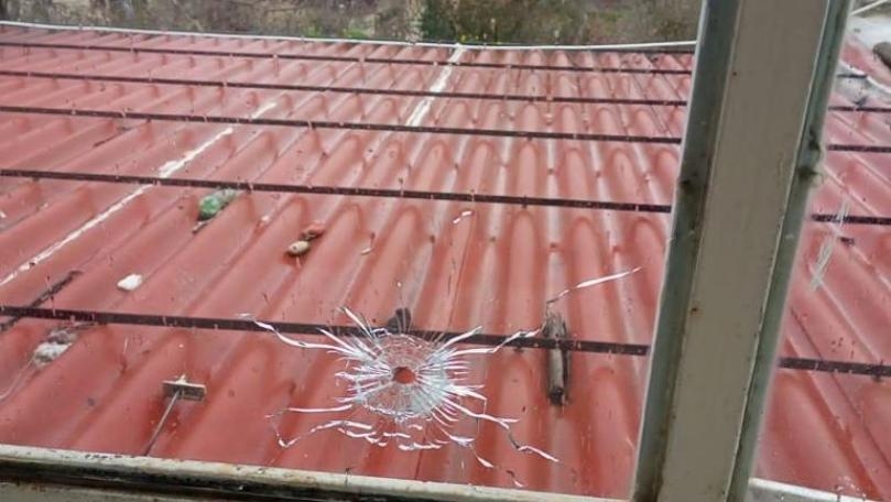 بالصّور: إطلاق نار على منزل محامٍ