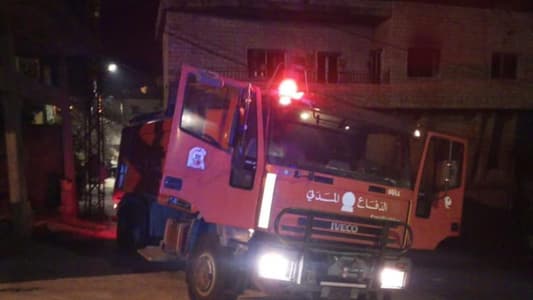 اخماد حريق داخل منزل