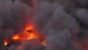 بالفيديو: حريق هائل يلتهم مركزاً للتسوّق