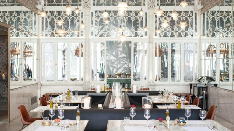 المطاعم تتقاضى "على الراس" بالدولار... و70 في المئة منها محجوزة؟