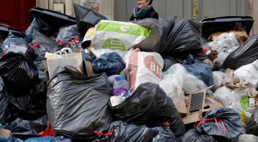 Paris stinks as uncollected trash mounts to 10,000 tonnes