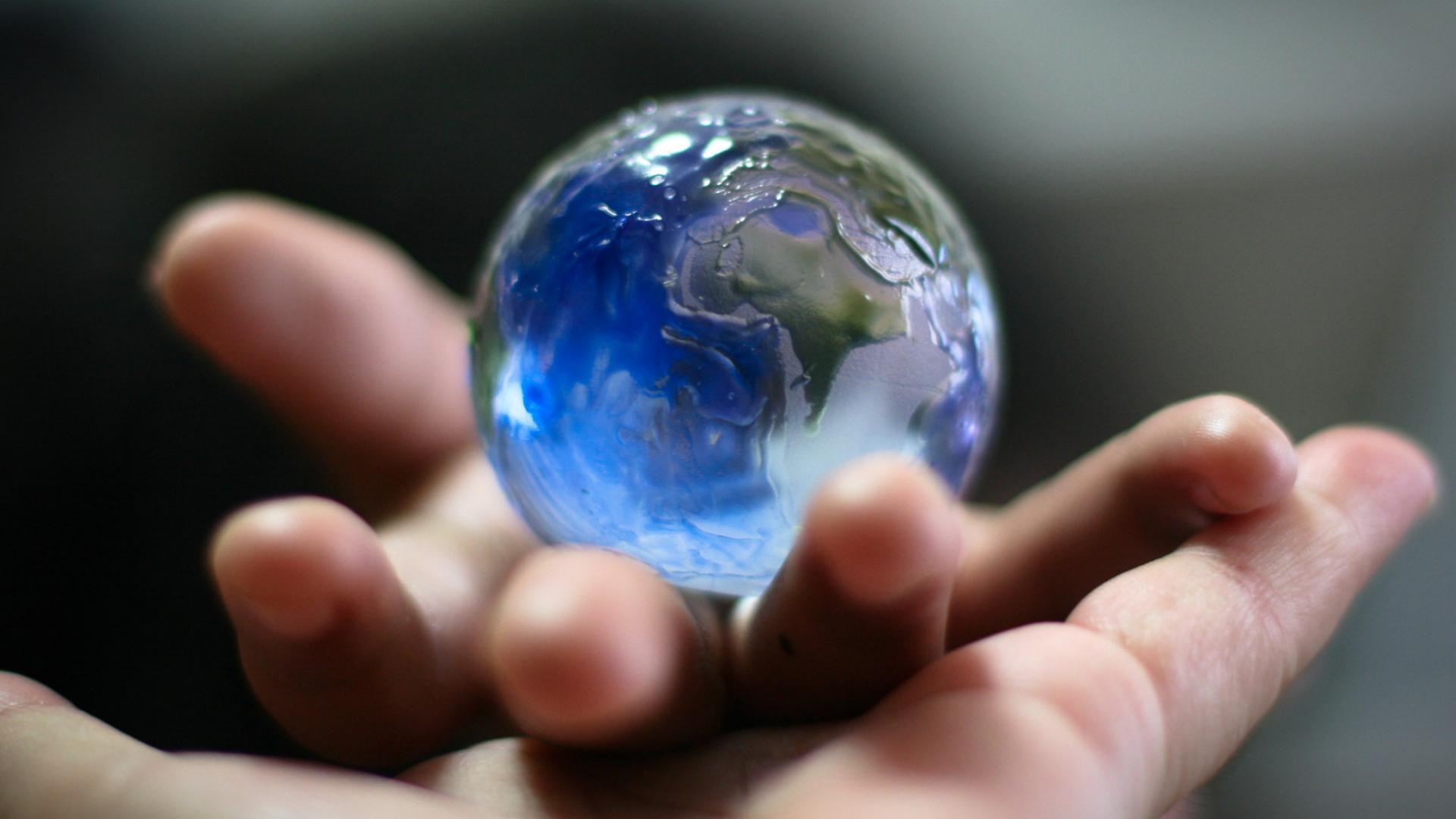 حين يسقط العالم بصمت: الإنسان بين القوّة والمعنى