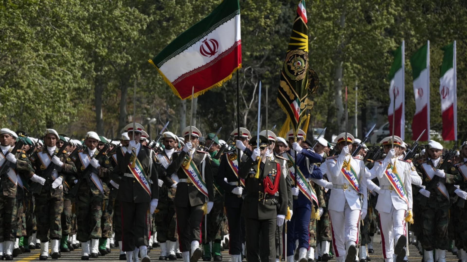 طهران "اعتزلت الغرام" عسكريا... وماذا عن الحزب؟