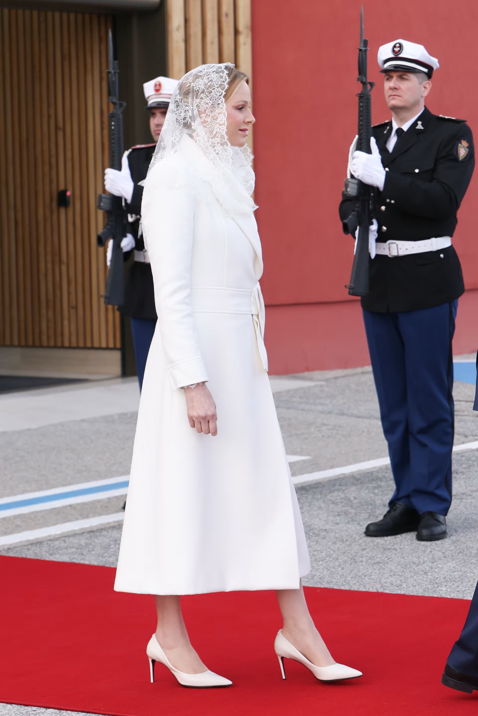 أميرة موناكو وإبنتها بإطلالتين بتوقيع إيلي صعب في استقبال البابا لاوون