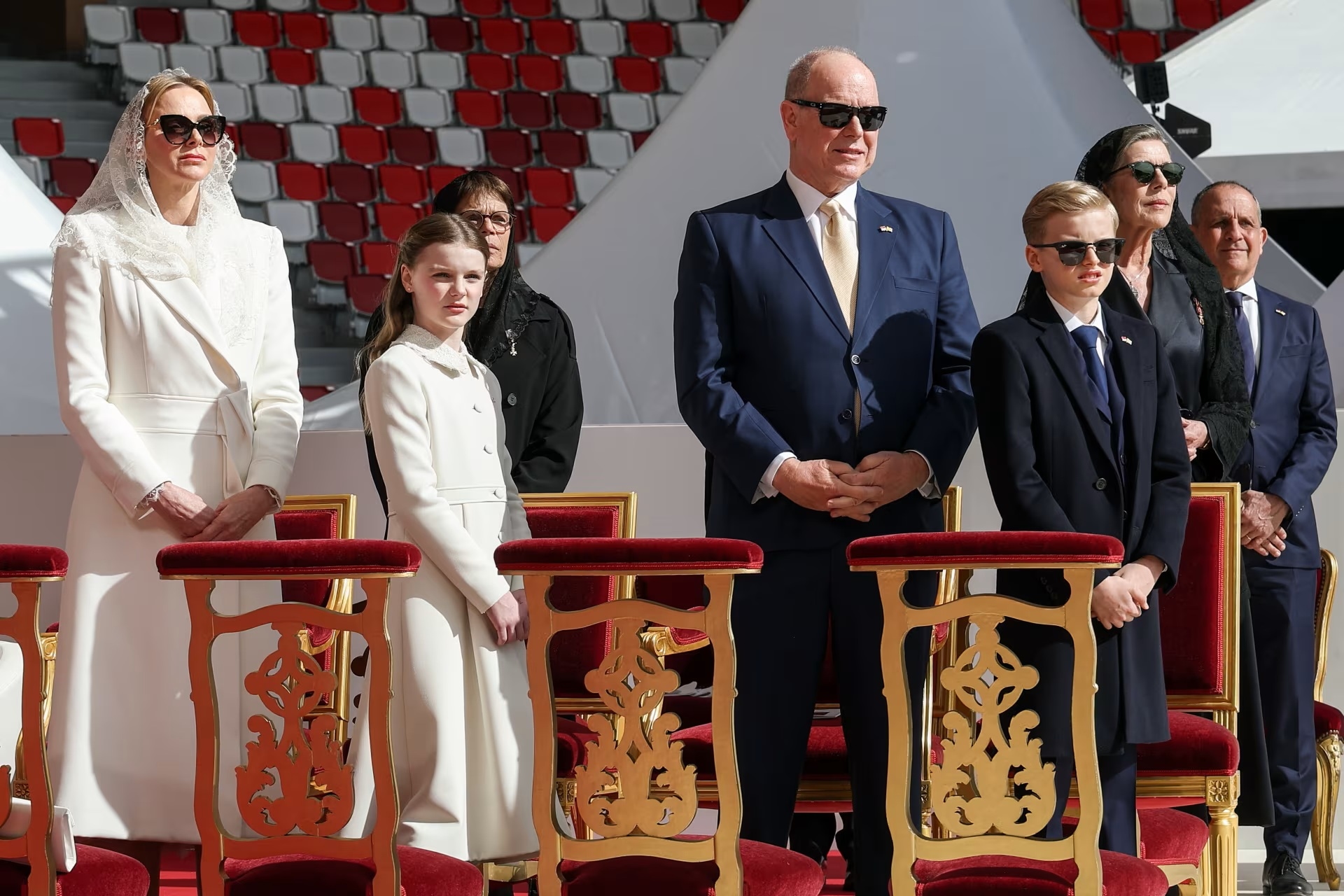 أميرة موناكو وإبنتها بإطلالتين بتوقيع إيلي صعب في استقبال البابا لاوون