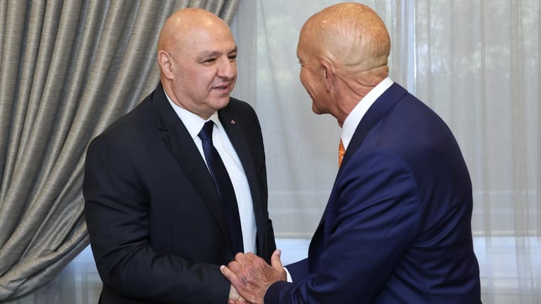 عن body language عون وبرّاك... هل فضحتهما الصور؟