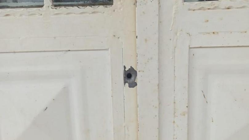 بالصّور: إطلاق نار على منزل محامٍ