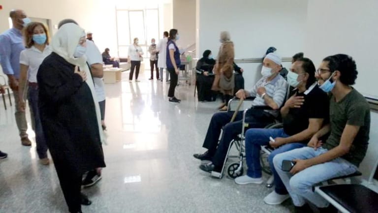 بهية الحريري تابعت الماراثون في مستشفيي صيدا: السباق مع الفيروس مستمرّ