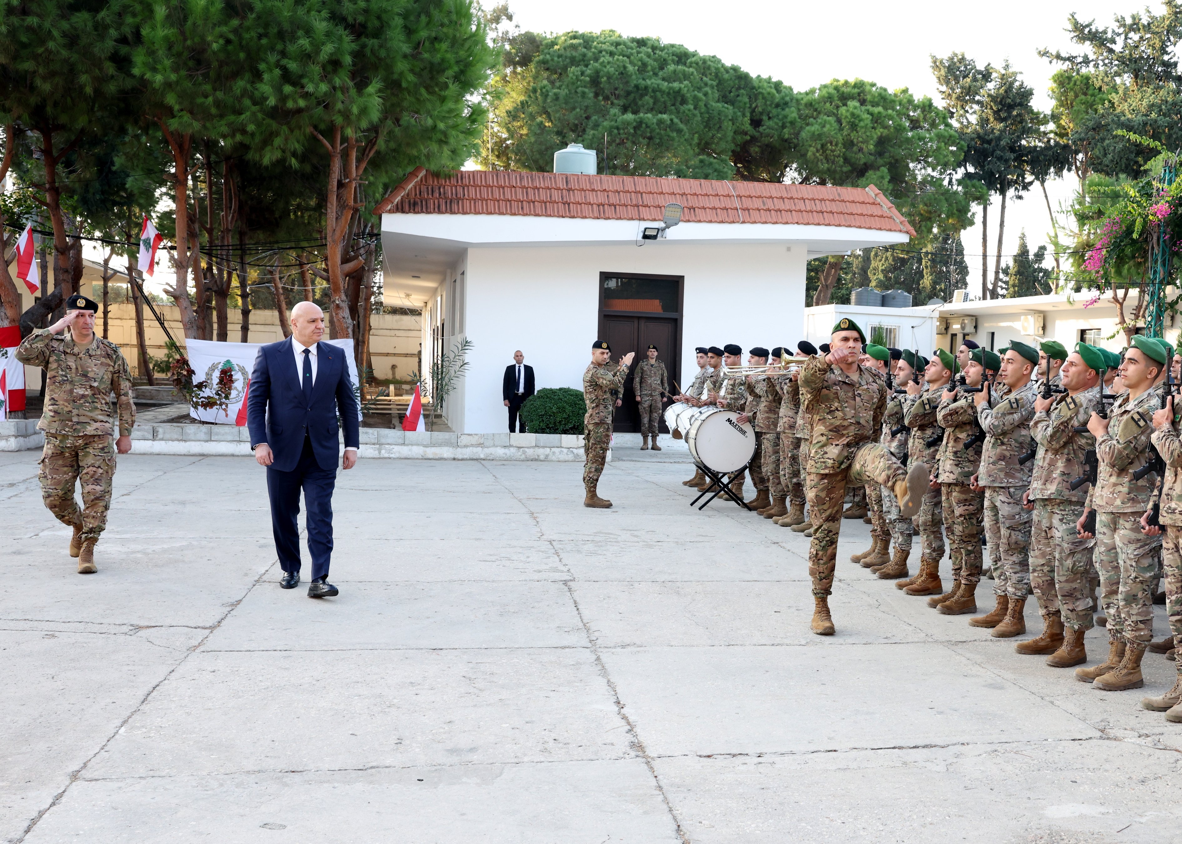 Aoun, Army Chief Review Israeli Attacks During Visit to Tyre Barracks